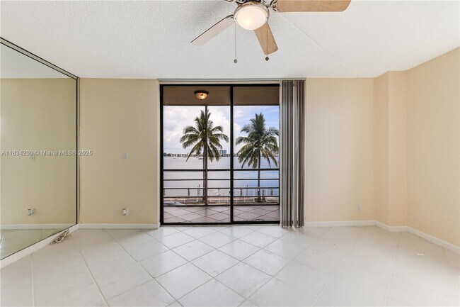 Building Photo - 2821 N Miami Beach Blvd