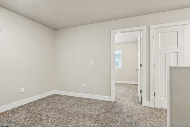 Building Photo - 1547 W Pyrite Ln