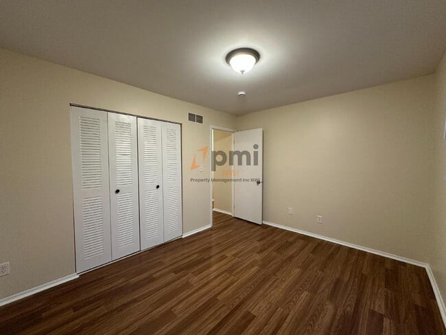 Building Photo - 2217 Yorktowne Dr