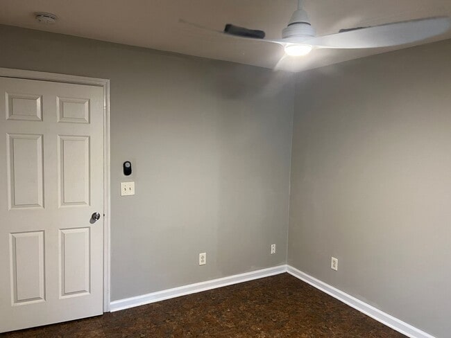 Building Photo - 1 bedroom/ downtown