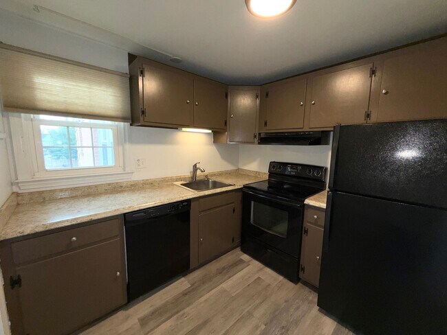 Building Photo - 27 Brewster Rd