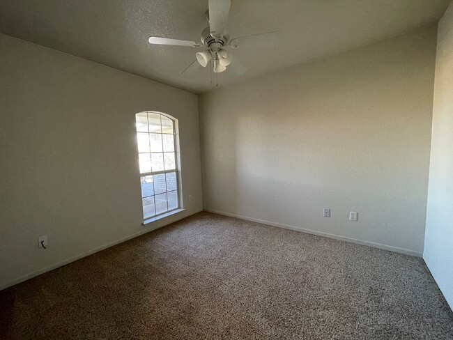 Building Photo - 360 Virtual Tour Available