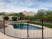 Building Photo - Pool & Mountain Views!