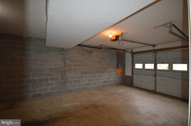 Building Photo - 114 Providence Dr