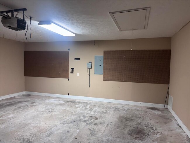 Building Photo - 1924 Dundee Dr