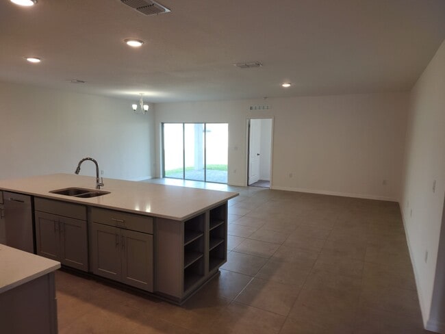 Building Photo - 1166 Oak Bluff Dr
