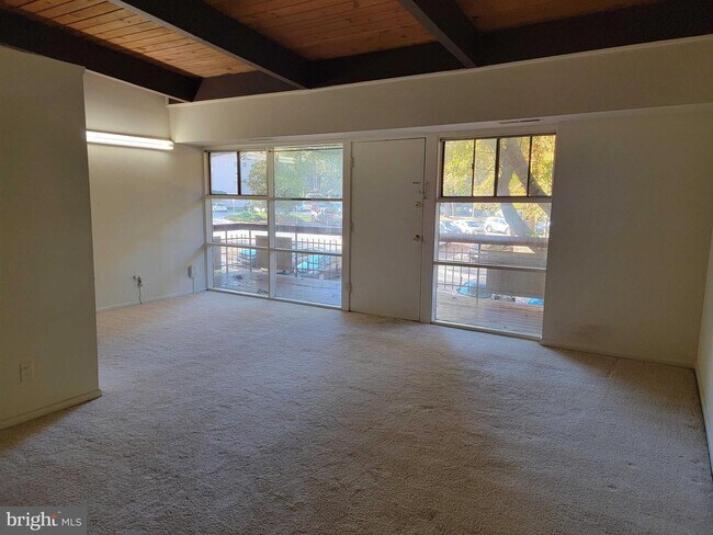 Building Photo - 4333 Americana Dr