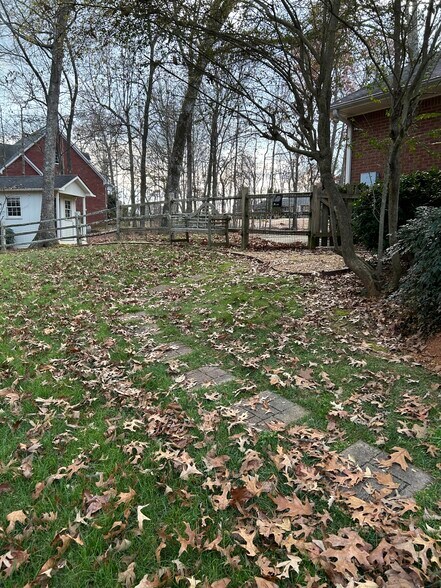 Building Photo - 68 Westwood Cir SW