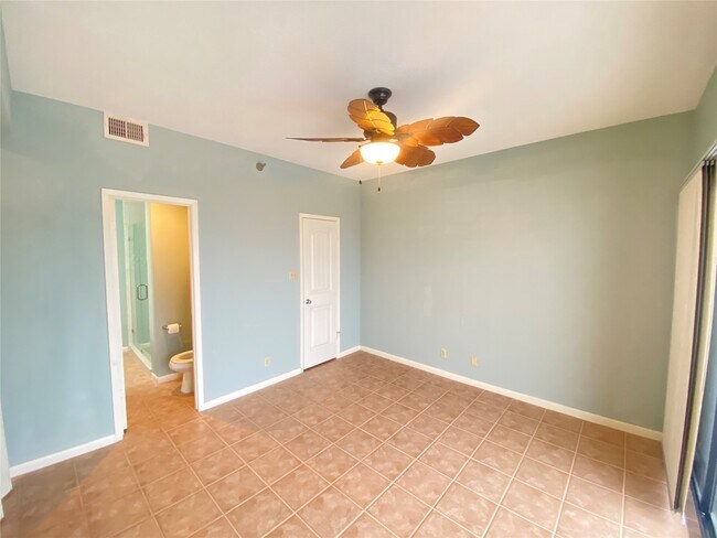 Building Photo - 7700 Seawall Blvd