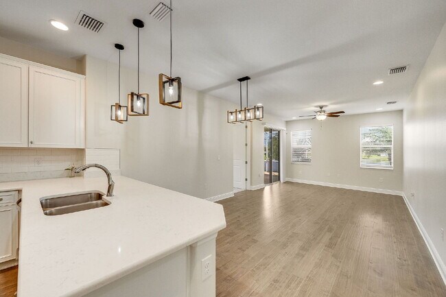 Building Photo - Loren Cove Villa