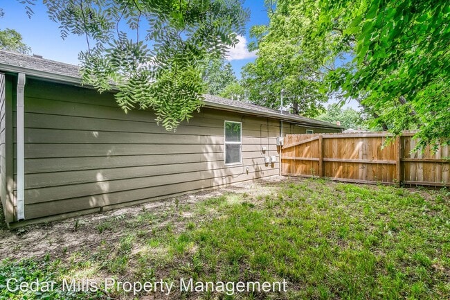 Building Photo - 3 br, 1 bath House - 1042 S Vassar St