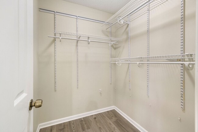 Building Photo - No HOA! Large Lot!