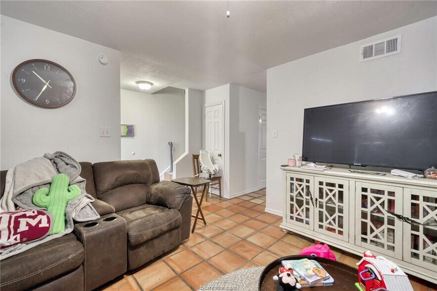 Building Photo - 2400 Longmire Dr