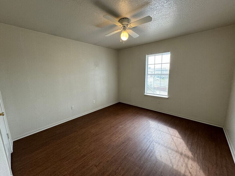Building Photo - 3301 Barcelona Dr