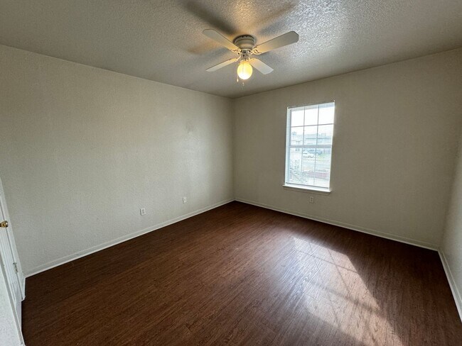 Building Photo - 3301 Barcelona Dr