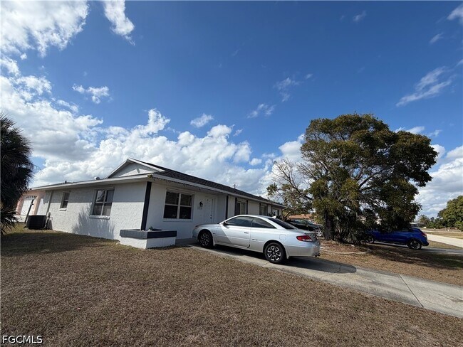 Building Photo - 1212 SE 2nd Pl