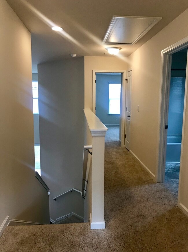 Building Photo - BEAUTIFUL! 4 Bedrooms/3.5 baths in Wild Wing. Spacious & Tons of space!