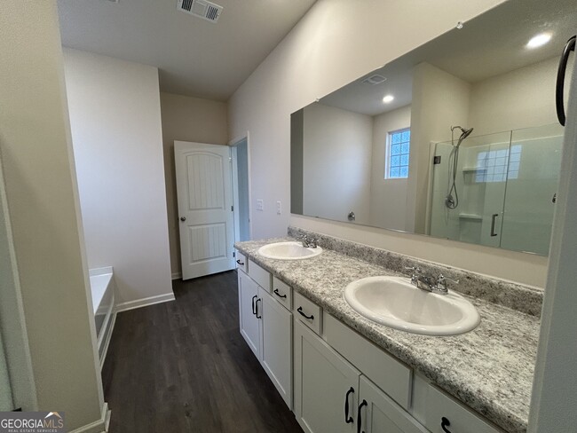 Building Photo - 850 Starbuck Parkway