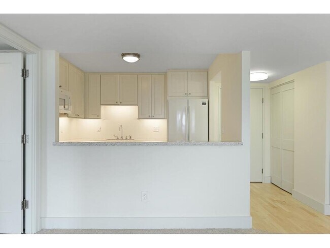 Building Photo - 1425 W 28th St