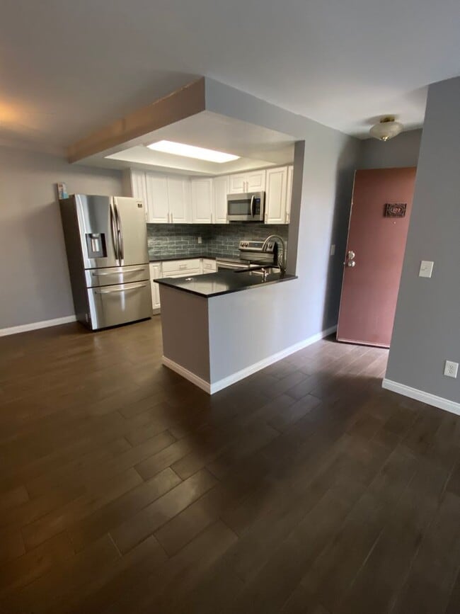 Building Photo - 2BD / 1BA Apartment with AC and parking in Mission Valley!