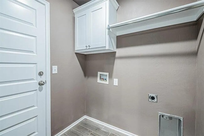 Building Photo - 1706 Highland Loop