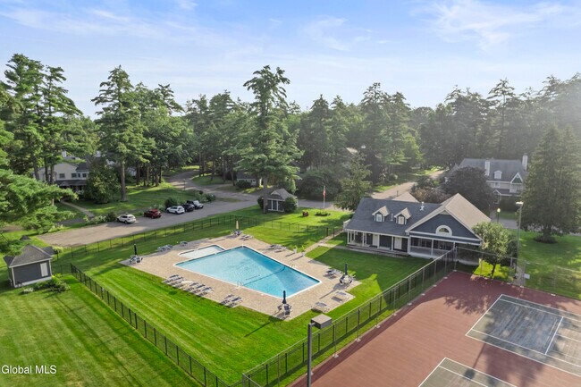 Building Photo - 19 Sarazen St