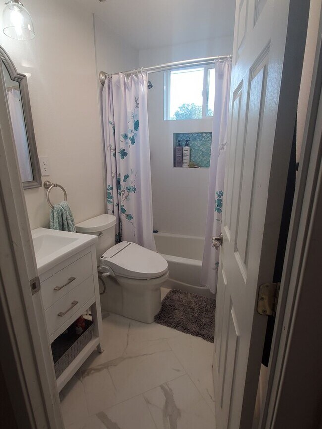 Building Photo - Beautifully Renovated Home with Updated Kitchen and bath, paint, and flooring! FREE SOLAR TOO!!!!