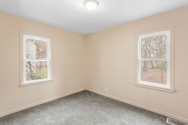 Building Photo - VOUCHERS ACCEPTED at this 3 bedroom, 1 bath renovated home.