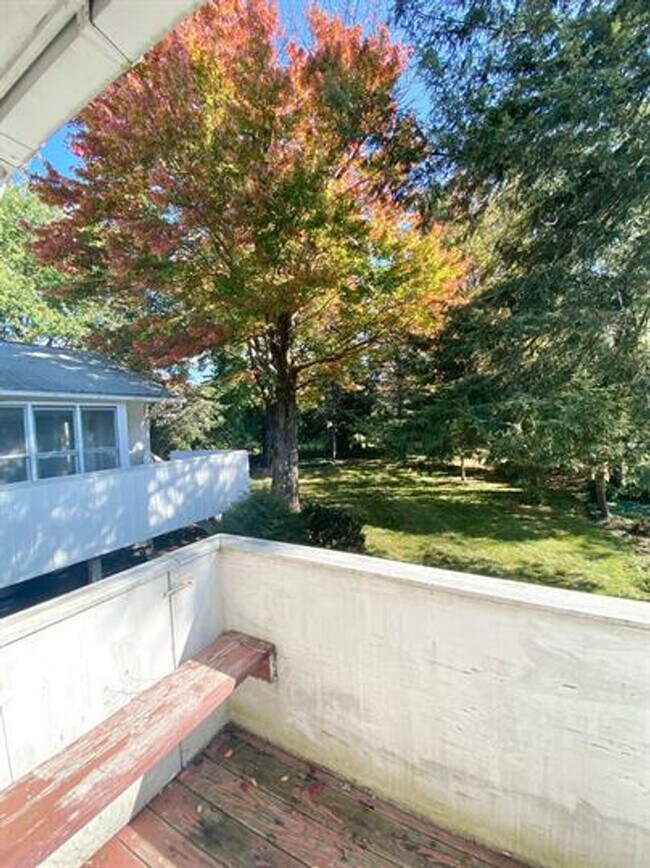 Building Photo - 5 Bedroom Home in Essex Junction!