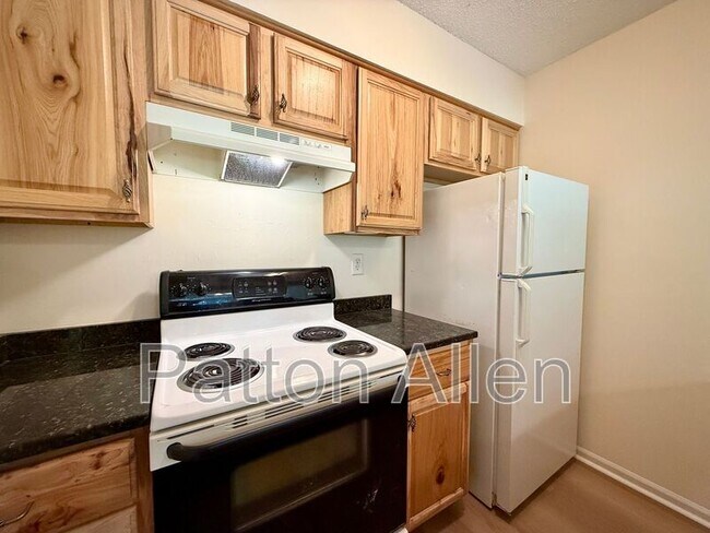 Building Photo - 4 Dawnwood Cir