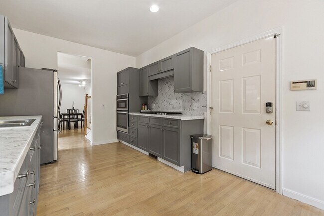 Building Photo - 5 Maple Ridge Dr