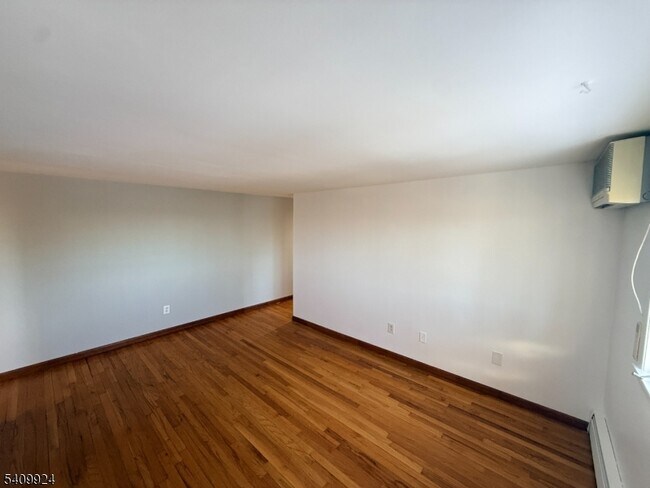 Building Photo - 237 Buena Vista Dr