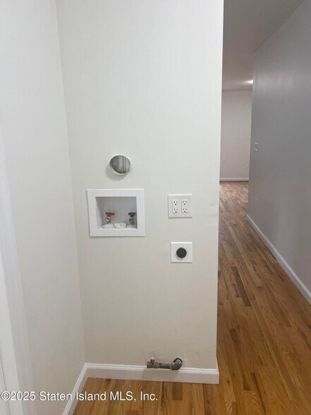 Building Photo - 46 Laurel Ave