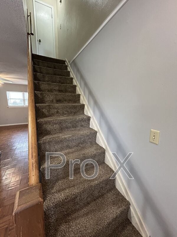 Building Photo - 1116 S Elm St