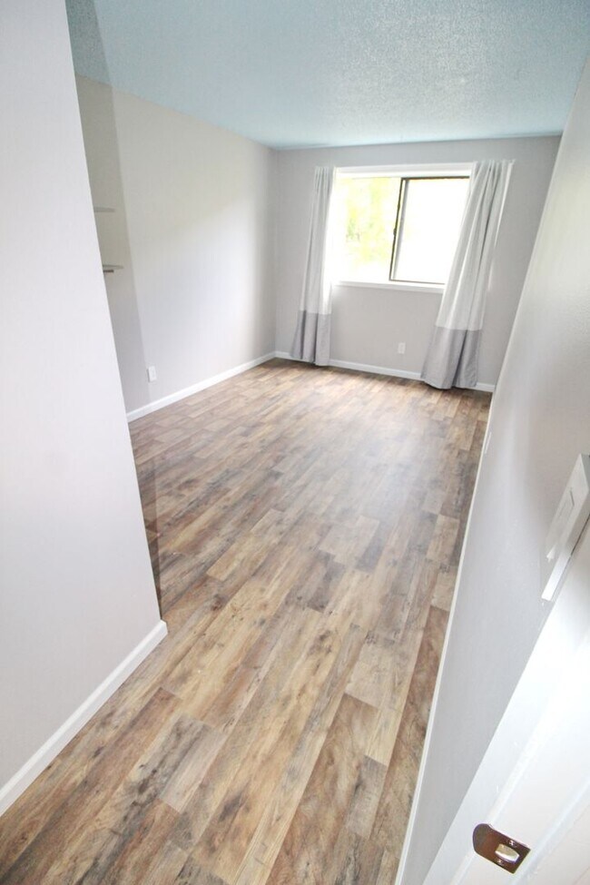Building Photo - Rare 3-Bedroom, 2-Bath Condo in Sunny Sout...