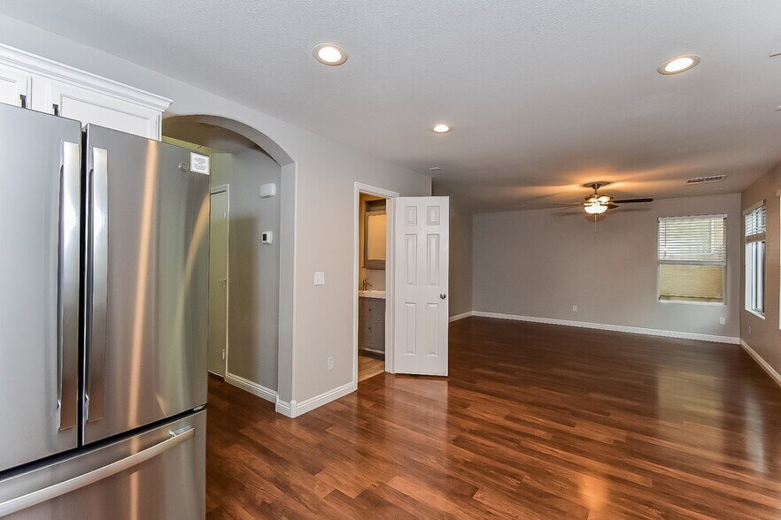 Building Photo - 9510 Grandview Spring Ave