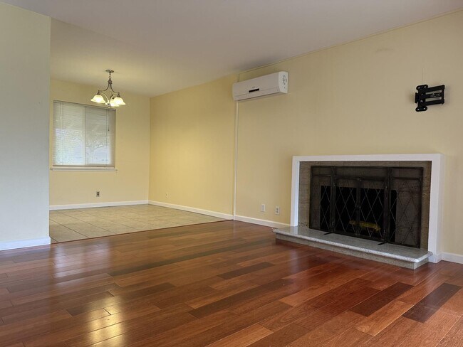 Building Photo - 1934 Foxworthy Ave