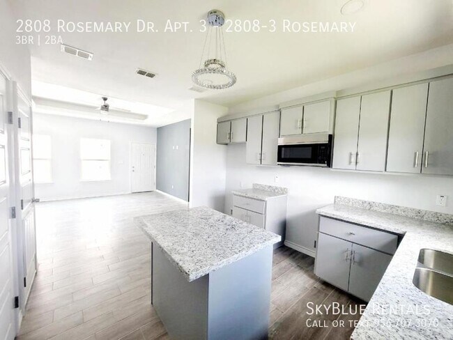 Building Photo - 2808 Rosemary Dr