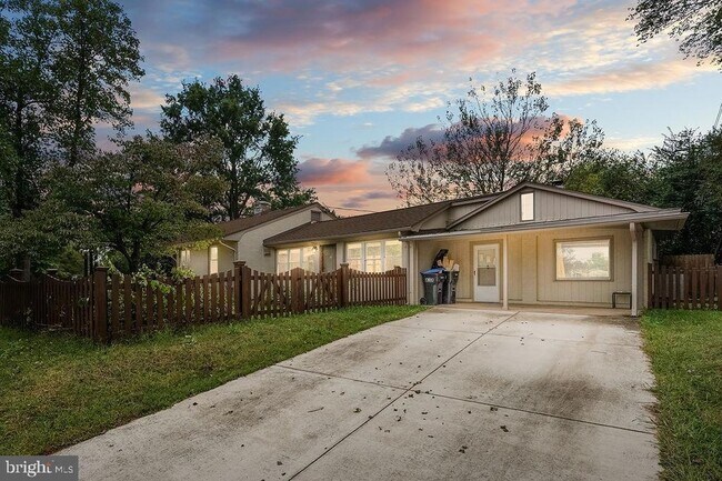 Building Photo - 601 Hanson Ave