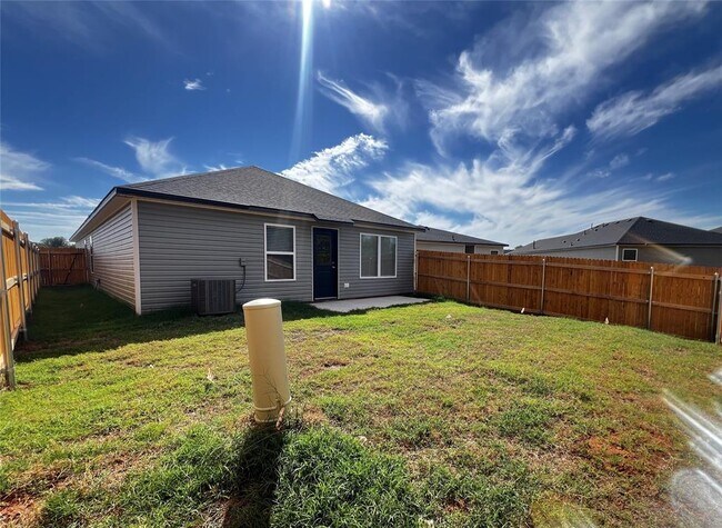 Building Photo - 3433 Little Creek Dr