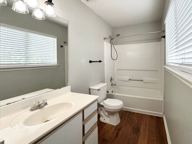 Building Photo - Beautiful 3 Bedroom Home with Loft | 2.5 B...