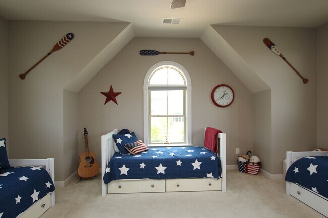 Building Photo - Beautiful Furnished Home Close to Bethany ...