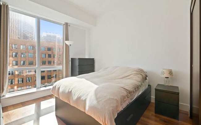 Building Photo - Spacious Luxury in Downtown Brooklyn