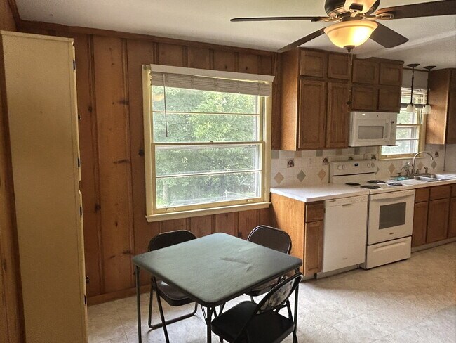Building Photo - Charming Home in Hermitage