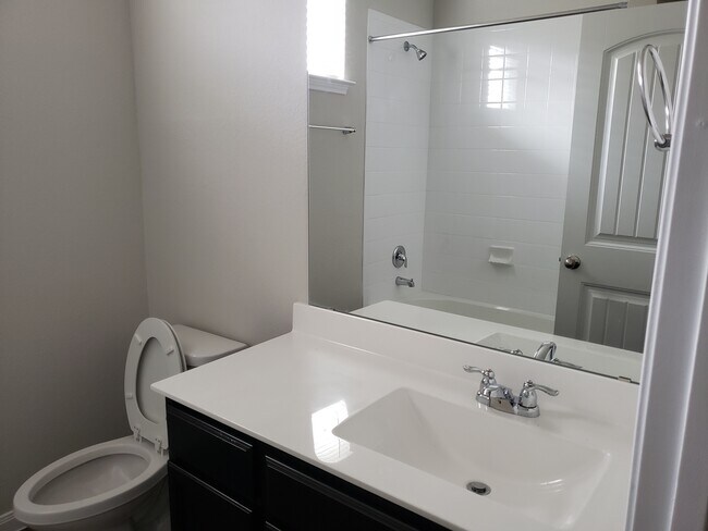Building Photo - 118 Lullaby Dr