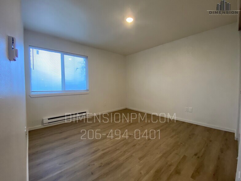 Building Photo - 102 Tacoma Blvd S