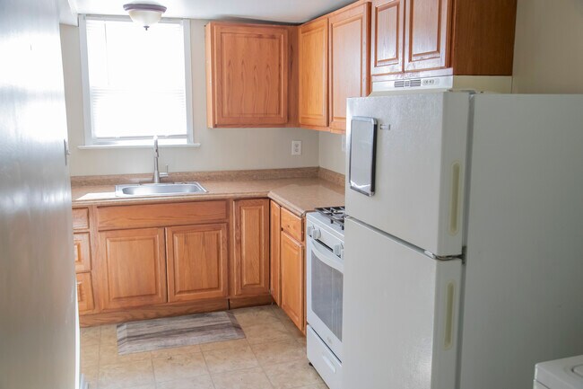 kitchen - 12 S Pennewell Dr