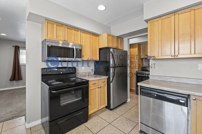 Building Photo - 1808 W Homestead Farms Ln