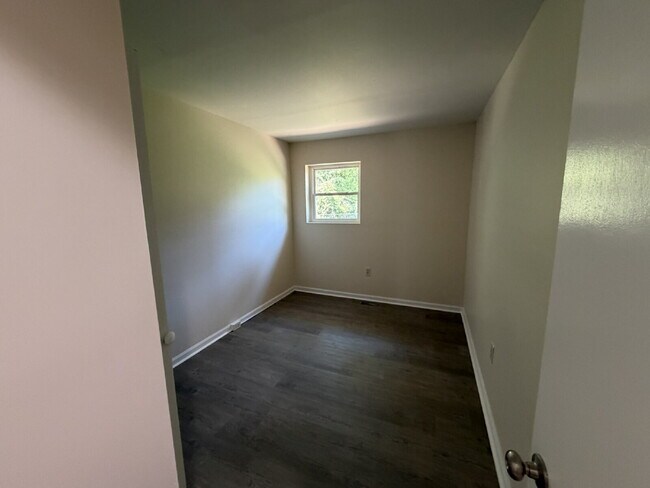 Building Photo - Townhouse for Rent