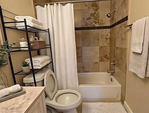 Building Photo - 7400 Bellerive Dr